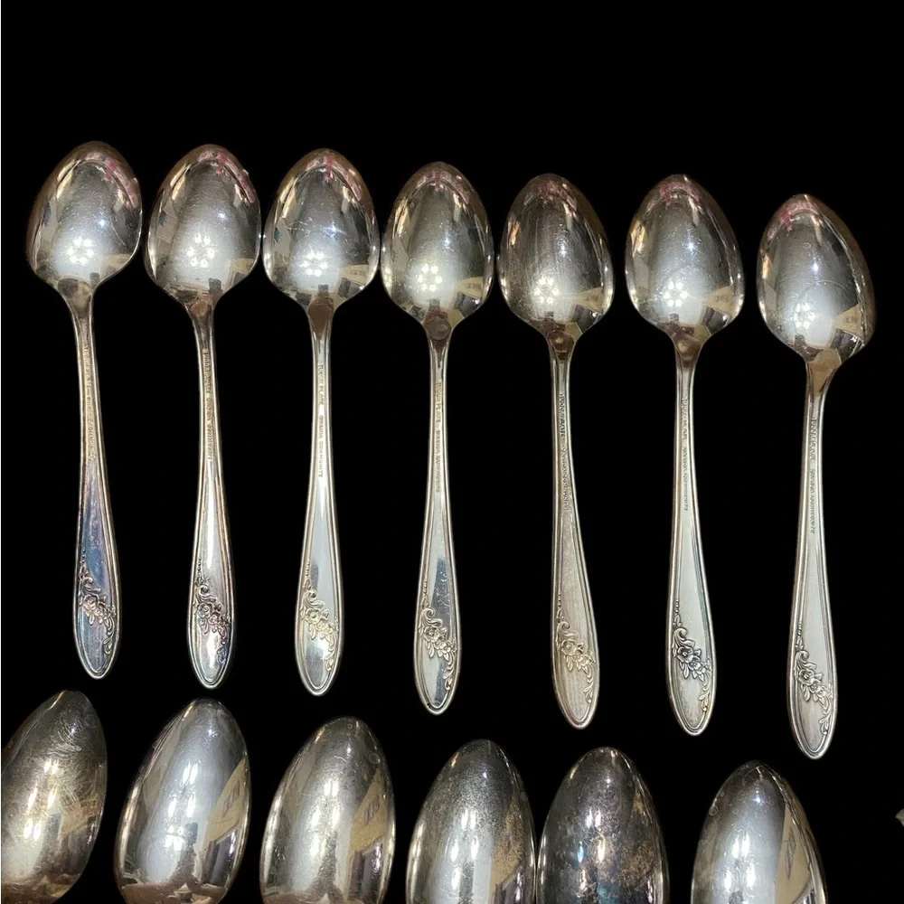 Vintage 1946 Oneida Tudor Plate Queen Bess Silverplate Teaspoons - Set of 14